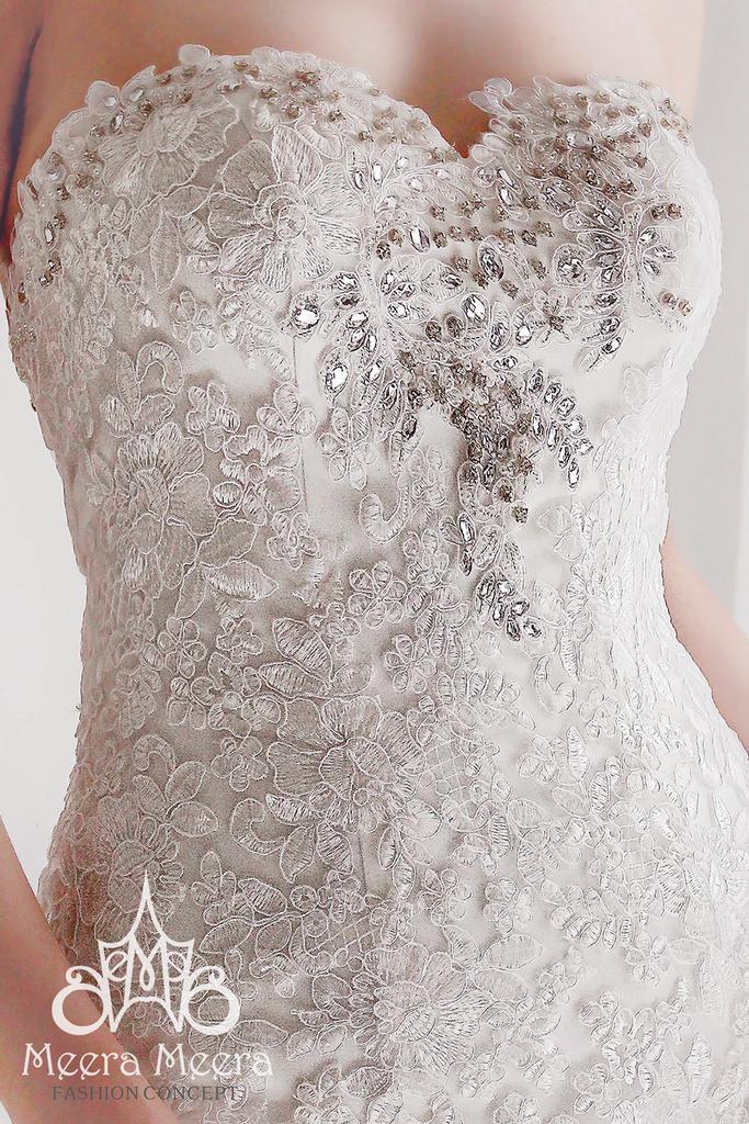 Mariage - Sweetheart Trumpet lace Wedding Dress with crystal Beaded details from Meera Meera