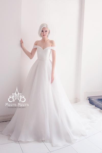 زفاف - Simple elegant off the shoulder organza wedding dress from Meera Meera