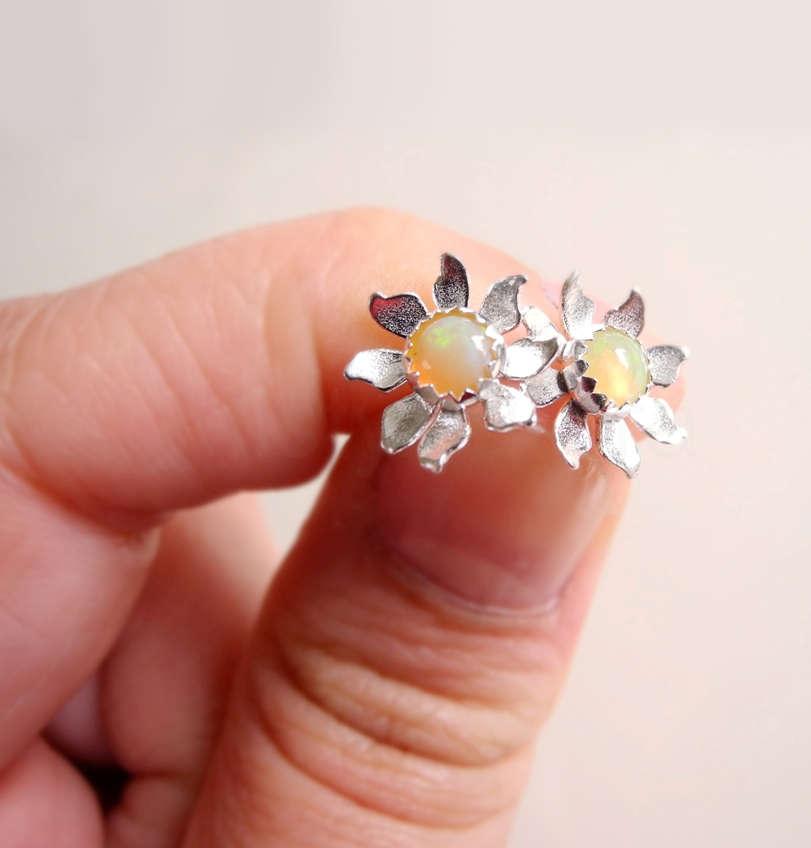 زفاف - Opal Earring Studs, Flower Opal Earrings, Sterling Silver Jewelry, Gift for Her, Birthstone Earrings, Black Friday Sale, Flower Studs (E275)