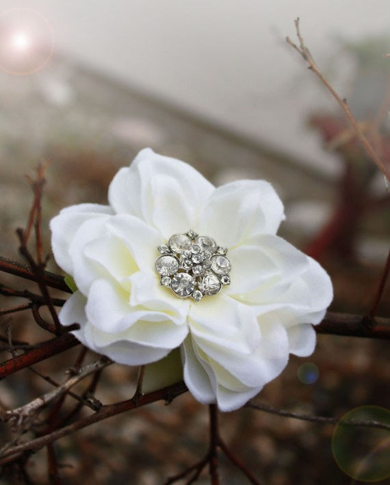 Wedding - Off-white bridal flower hair, off- white bridal hair clip