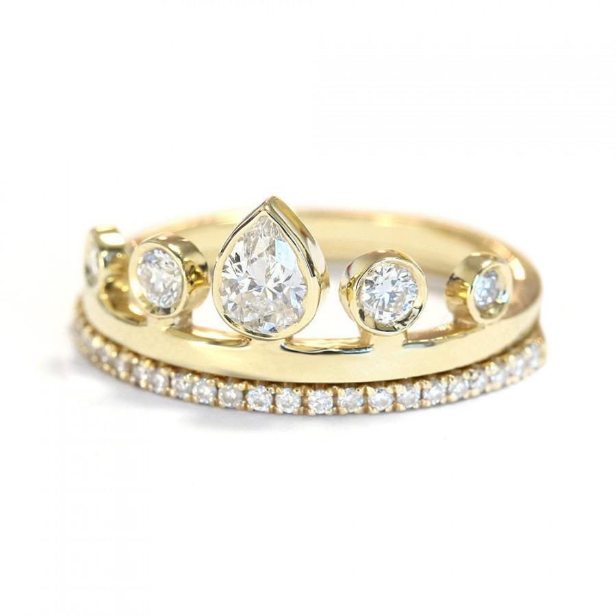 زفاف - Pear Diamond Crown Engagement Ring with matching Eternity Ring - Unique Engagement Rings - Pear Shaped Diamond - Crown Ring.