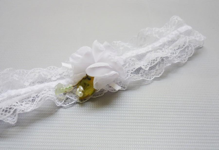 Wedding - Botanical & floral wedding garter, Personalized bridal garter, Monogrammed leaf pendant, Personalized garters, white and green