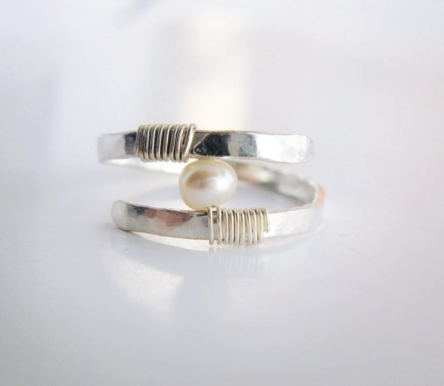 زفاف - Pearl Engagement Ring - Pearl Wedding Ring - Hammered Sterling Silver - Modern  Ring - Wire Wrapped Pearl Ring - Gift for Her