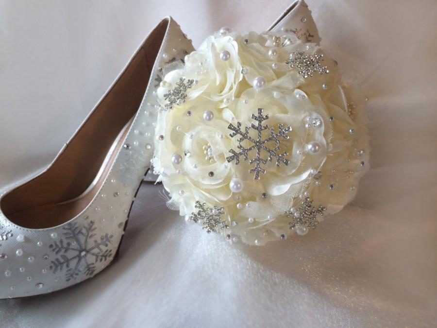 Wedding - Snowflake Bouquet, Bridesmaid Bouquet, Snowflake Bouquets, Fantasy Wedding Bouquet, Snowflake Brooch Bouquet, Choose Your Accent Color