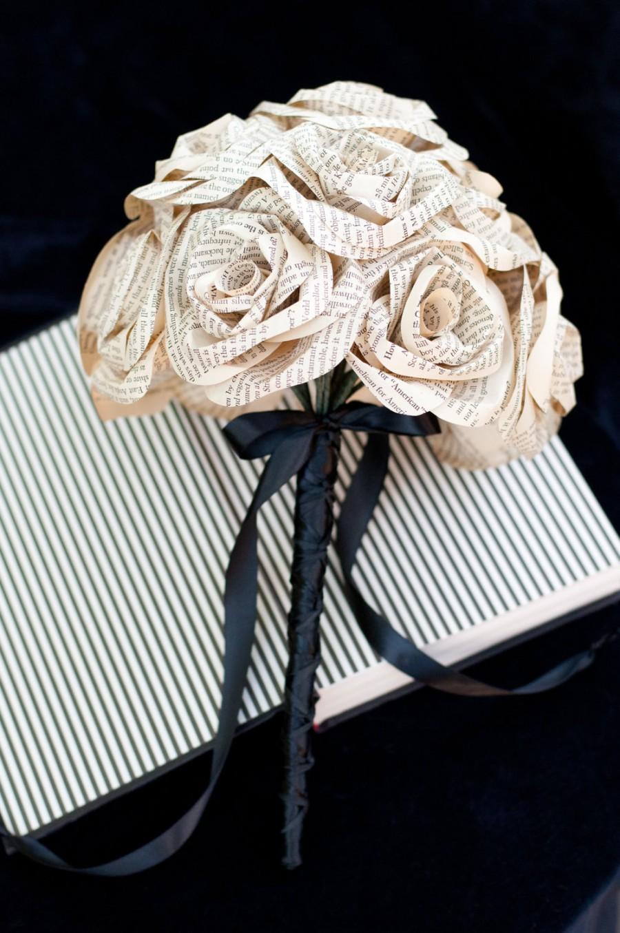 زفاف - Recycled Book Page Rose Wedding Bouquet