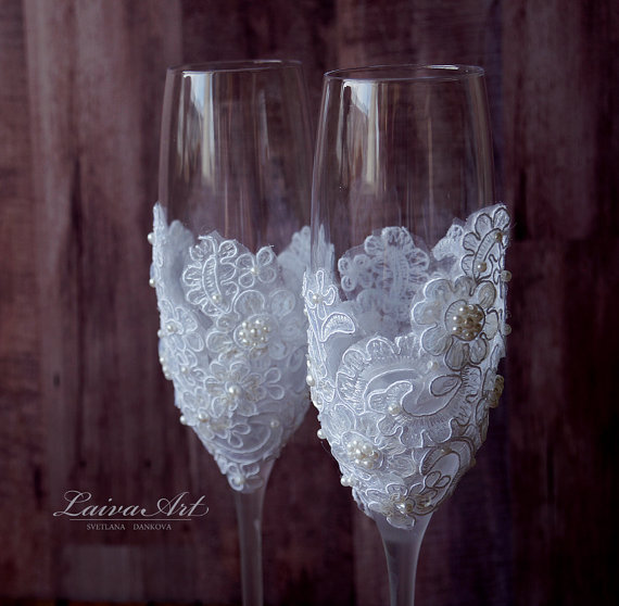 Hochzeit - Wedding Champagne Flutes Toasting Glasses Toasting Flutes Wedding Champagne Flutes Bride and Groom Wedding Glasses