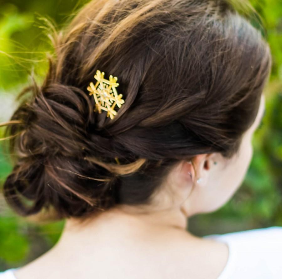 Hochzeit - Snowflake Hair Pin Christmas Hair Clip Gold Brass Winter Hair Accessory Winter Wedding Xmas Hair Pin Gold Barrette