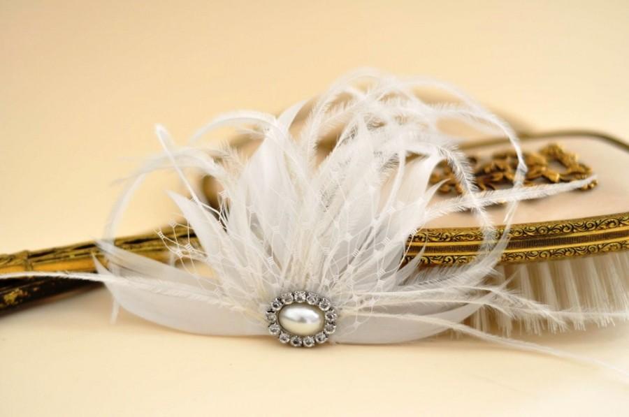 زفاف - Bridal Feather head piece with french veil netting ,bandeau veil, russian veil netting russian veiling, white Feather Hairclip with pearl