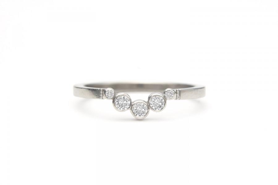 زفاف - Half moon curved wedding band, ecofriendly diamond & 14k white gold cresent ring, simple stacking ring