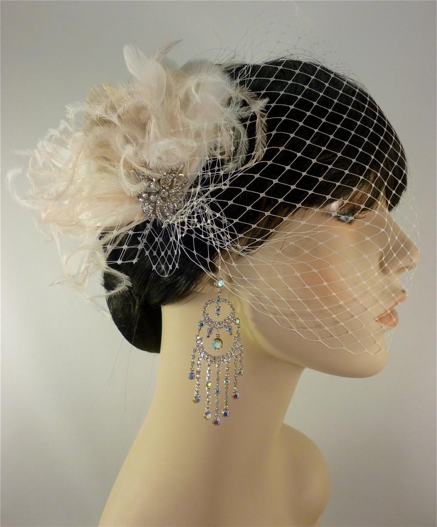 Свадьба - Bridal Feather Fascinator with Brooch, Bridal Fascinator, Feather Fascinator, Fascinator, Bridal Veil, Ivory and Blush