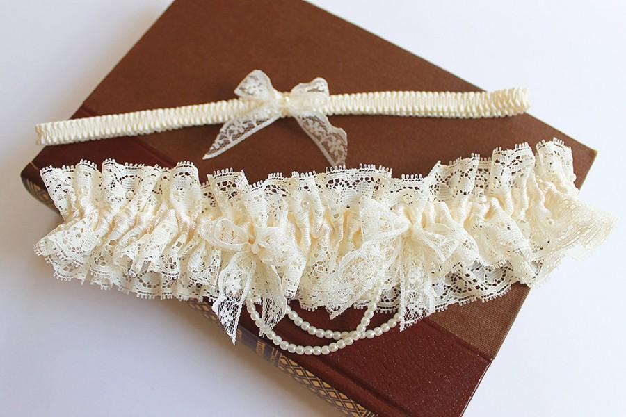 Mariage - Pearl Garter Wedding Lace Garter Set Vintage Ivory Bride Garter, Bridal Shower Gift Shabby Chic Toss Garter, Lingerie, Bow, Marie Antoinette