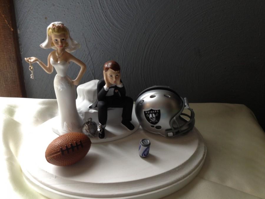 Hochzeit - Oakland Raiders Wedding Cake Topper Bridal Funny Football team Themed Ball and Chain Key with matching garter