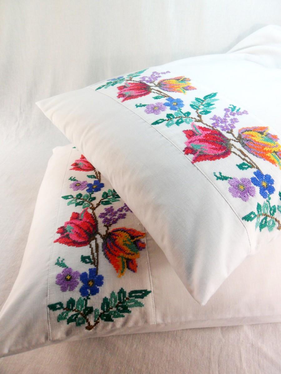 Hochzeit - Embroidered Pillowcase Bedroom Decor Linen Cotton Floral Home Decor Art Deco textile Farm House Bedding Vintage Ukrainian embroidery Boho