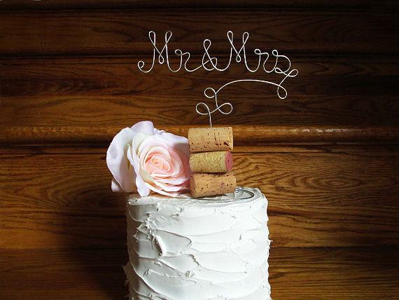 Hochzeit - Mr & Mrs Vineyard Wedding Cake Topper - for the Wine Lovers - Vineyard Wedding Cake Decoration,Wine Wedding, Rustic Wedding, Country Wedding