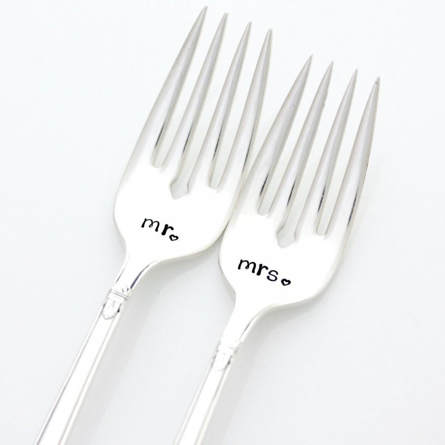 زفاف - Mr and Mrs wedding cake forks. Hand stamped vintage flatware by Milk & Honey ®