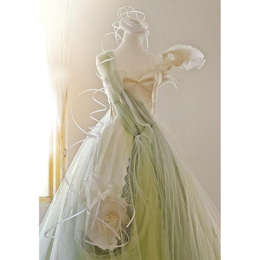 Hochzeit - Elizabeth Handmade Feather Flowers Romantic Wedding Dress