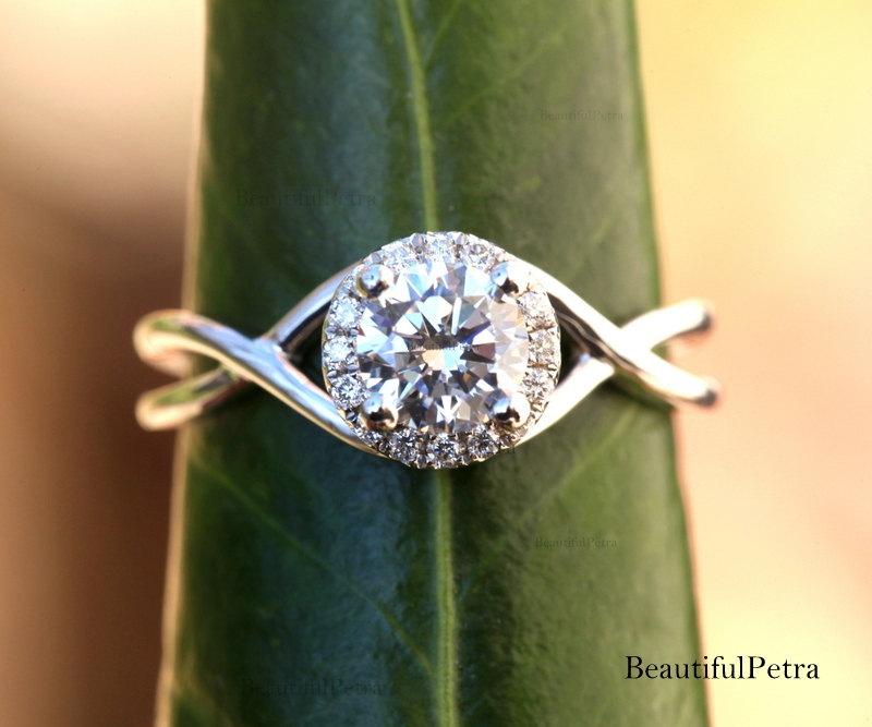 Свадьба - INFINITY - Diamond Engagement Ring - 3/4th Carat Center diamond - Halo - Unique - ring on a leaf - green - halo - Beautiful Petra - Bph002