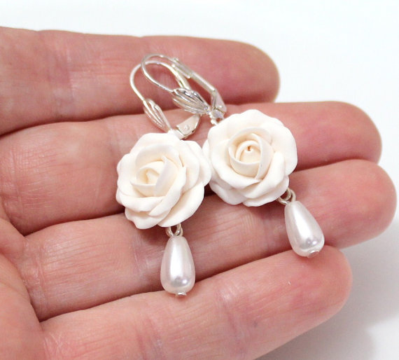 Hochzeit - White Rose Drop Earrings, White flower drop, Earrings and pearl, White Rose, Wedding Earrings, White Bridesmaid Jewelry, Bridal Flowers