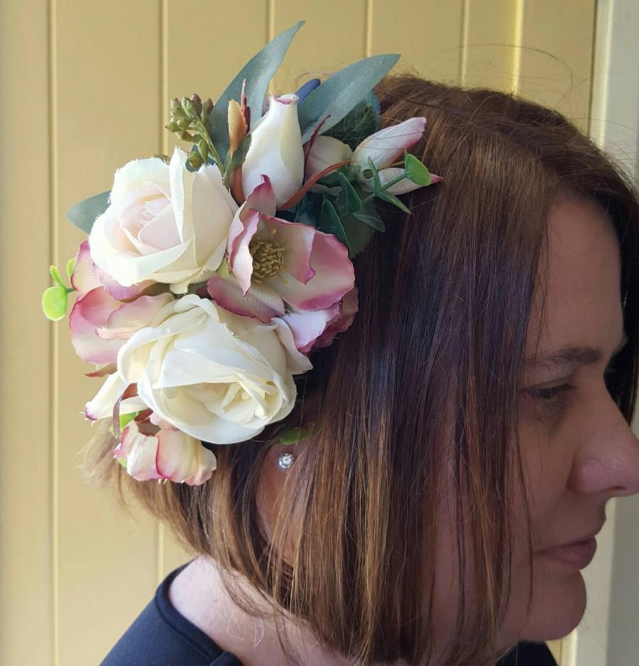 Свадьба - Flower hair clip. Vintage style hair accessory, cream and vintage pink and burgandyflowers.  Roses and heleborus.  Silk flower hair comb.