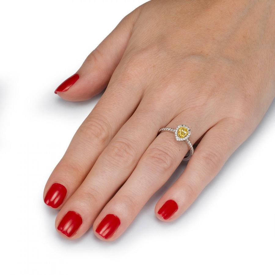 زفاف - Pear Engagement Ring, Vintage 14K White Gold Ring, 0.7 CT Pear Shape Fancy Yellow Diamond Ring, Yellow Halo Engagement Ring