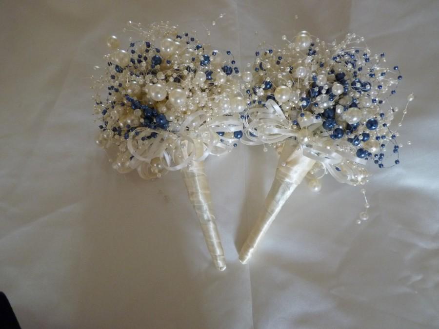 Hochzeit - Bubble pearl bridesmaids bouquet in ivory and navy beads - pearl bouquet - bouquet - beaded bouquet - wedding flowers - beaded bouquet