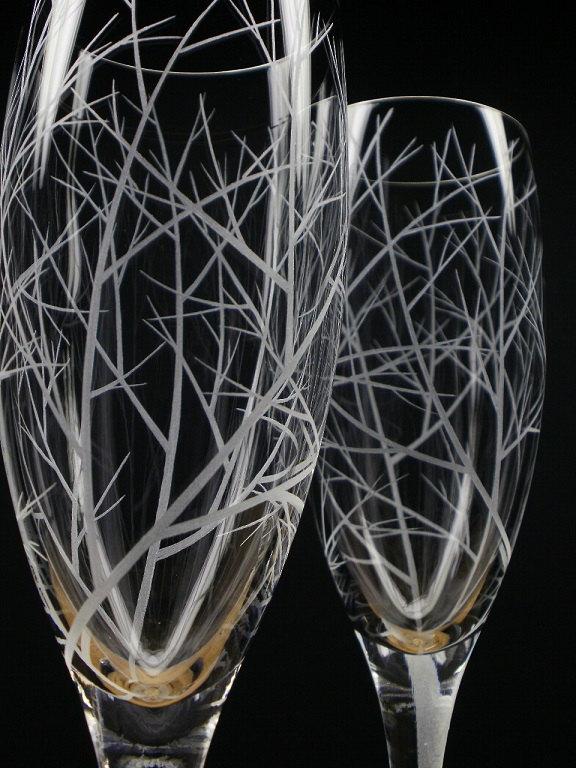 Hochzeit - Two Champagne Flutes Hand Engraved 'Reaching Branches' Woodland Wedding