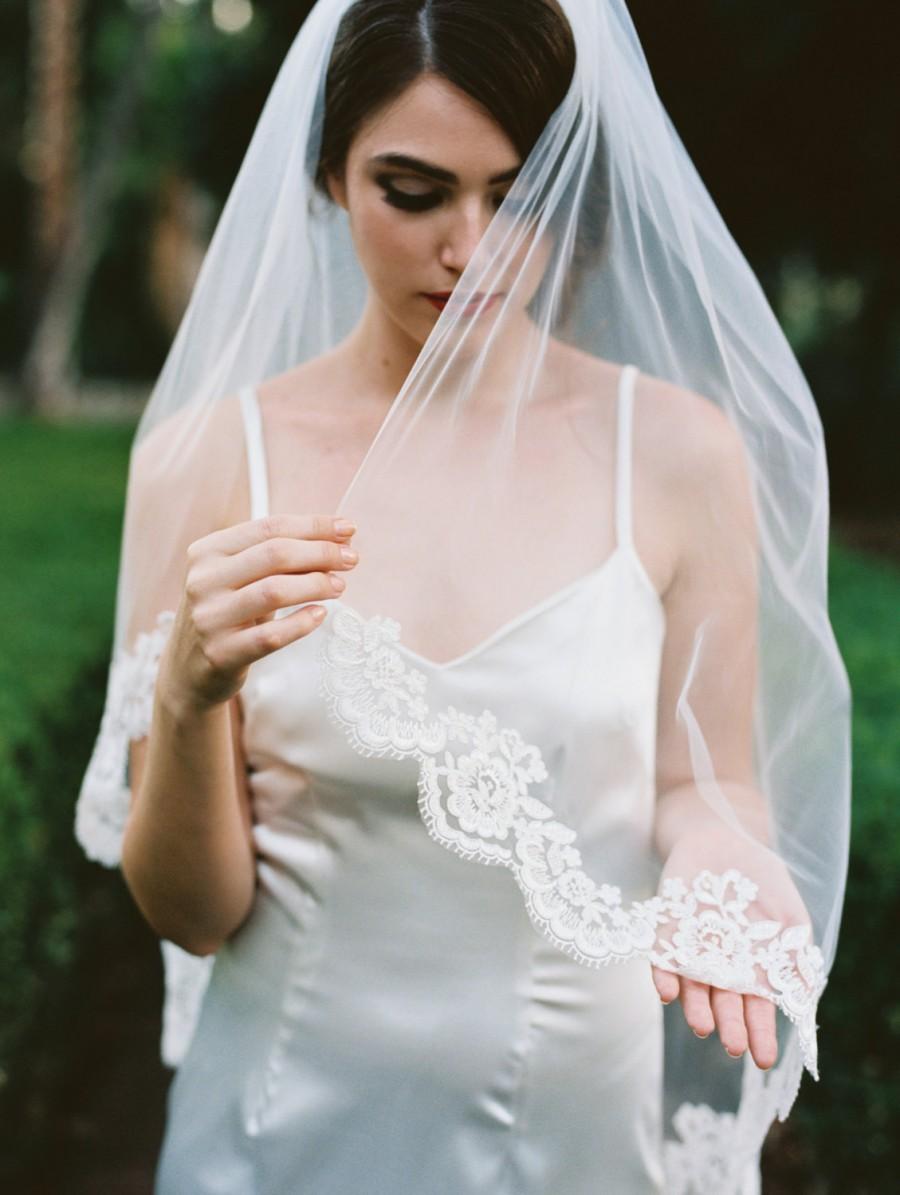 زفاف - Nicole, Corded Lacel Veil, Cathedral Veil, Lace veil, Short Veil, Scalloped lace veil, Lace edge Veil, Ivory Veil, floral lace veil