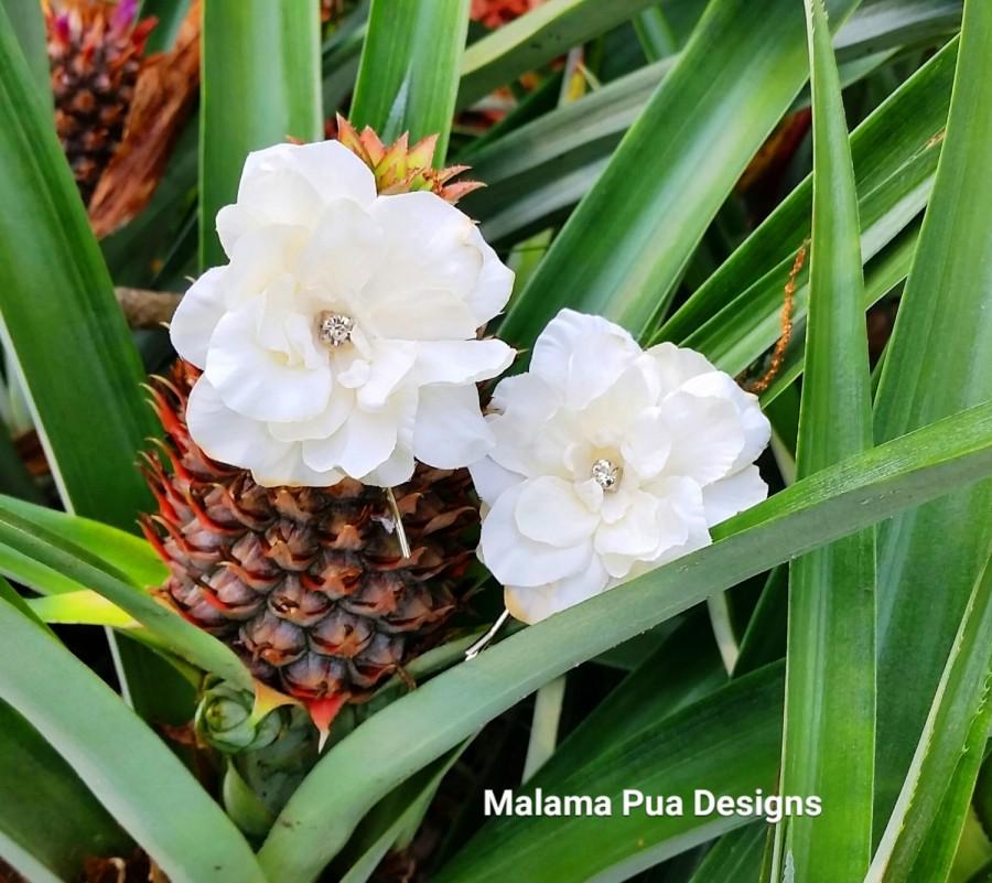 Hochzeit - BRIDAL HAIR FLOWERS - Pair of Ivory Hawaiian Delphiniums, Beach Wedding Hair Pins, Fascinator, Headpiece, Crystal Center, Silk flower clip