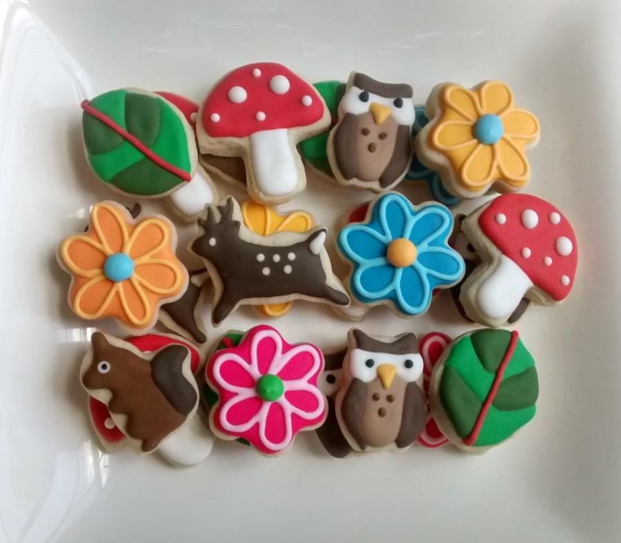 Hochzeit - Woodland mini sugar cookies or large 3.5" with royal icing owl,squirrel,deer,flowers, mushroom,leaves