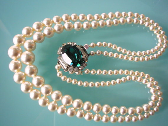 Hochzeit - Emerald Necklace, Pearl Choker, Emerald and Pearl, Great Gatsby, Bridal Pearls, Art Deco, Wedding Jewelry, Pearl Necklace, Green Rhinestone