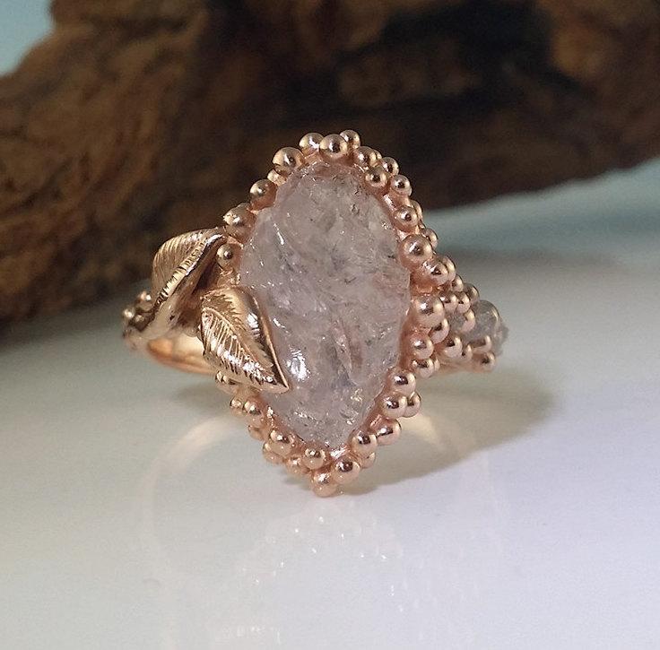 Mariage - New Leaf and Pebble Collection, Rough Morganite One-of-a-Kind Hand Sculpted with Three Rough Diamonds in Gold