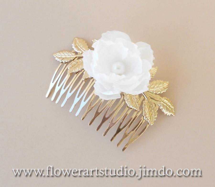Wedding - Ivory or White Bridal Hair Flower Comb, Bridal Hair Accessories, Gold Bridal Headpiece, Feminine White flower comb, Wedding Hair Comb.