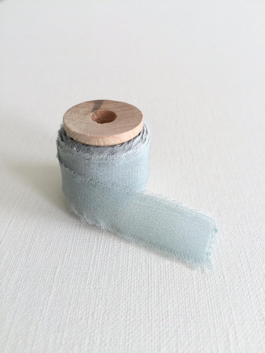 Hochzeit - 1/2" dusty blue silk ribbon - 3 yards wooden spool - hand dyed - wedding bouquet, invitations, gift wrapping
