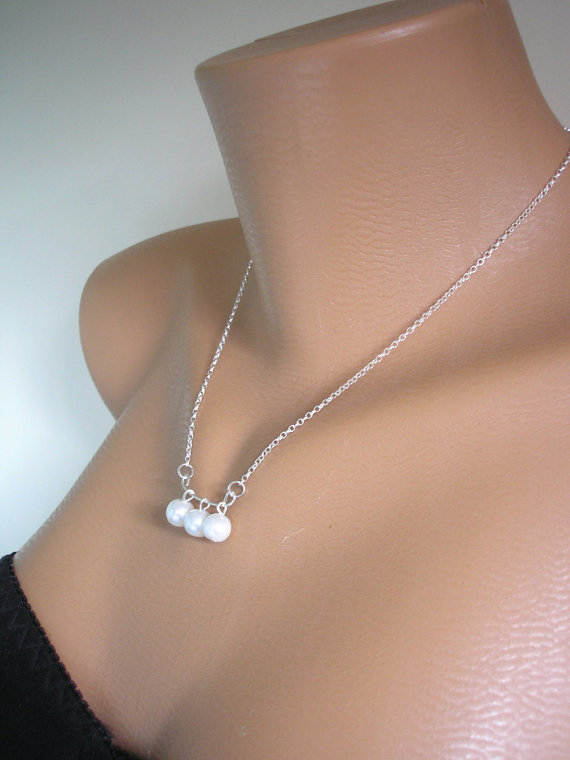 Mariage - Three Pearl Necklace, STERLING silver, Minimalist Jewelry, Bridesmaid Gift, Wedding Choker, Floating Pearl, 3 Pearl, Pearl Jewelry, Handmade