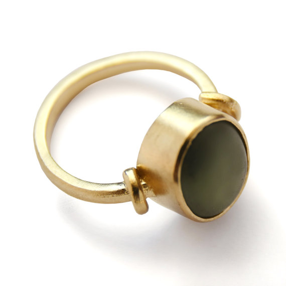 Hochzeit - Matte Green gold ring, 14K yellow gold, Matte Green quartz, Gemstone ring, Large statement ring, green stone ring, Feminine engagement ring