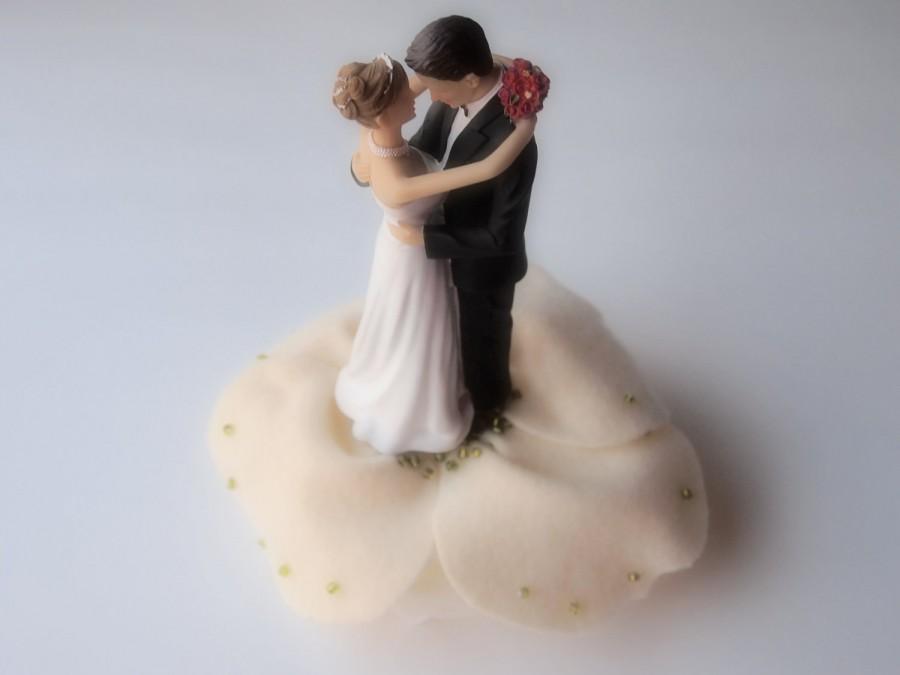 زفاف - Wedding Cake Topper Flower Ivory Green Bride Groom