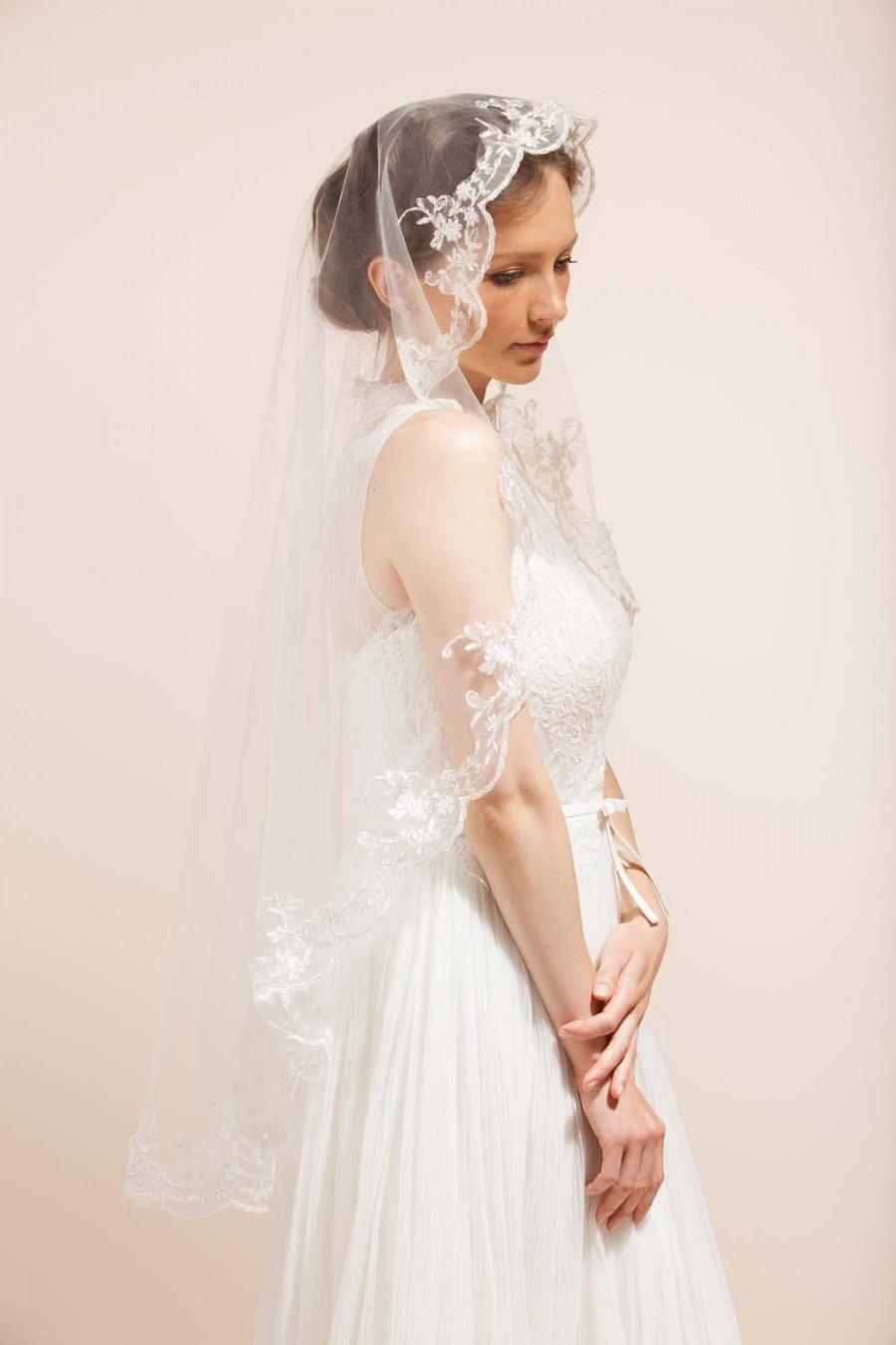 زفاف - Wedding veil, bridal veil, mantilla veil, French lace trim veil in fingertip length, Bridal Mantilla Veil--JUNE