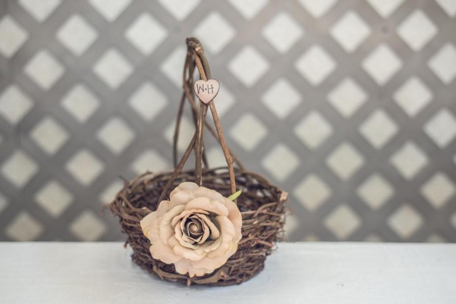 Hochzeit - champagne Rose Twig round personalized wedding medium rustic flower girl basket. Customize with flower and initials