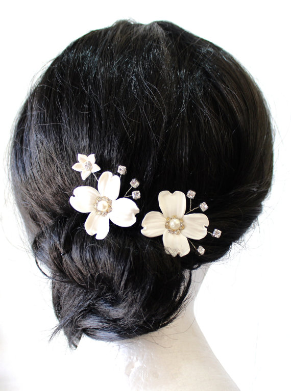 Mariage - Bridal Flower Hair Pin, White Dogwood Hair Pins, Bridal White Hair Flowers, Hair Pins, Wedding Hair Accessories, Bridal Headpiece