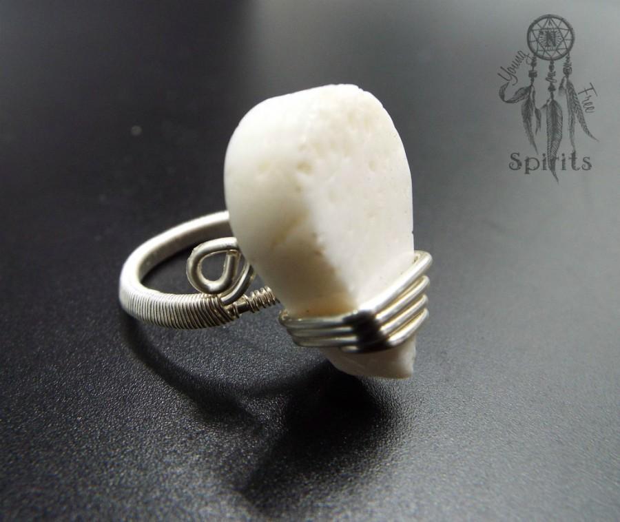 Свадьба - White Coral Ring/Adjustable Sterling Silver Ring/Stone/Silver Plated Wire/Raw Gemstone/Crystal/Boho/Bohemian/Hippie/Gift idea for her/Nature