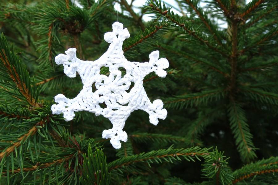 Свадьба - Snowflake crochet gift Christmas girland - perfect holyday decoration Cristmas aplique Xmas Tree ornament snovflake Winter decoration