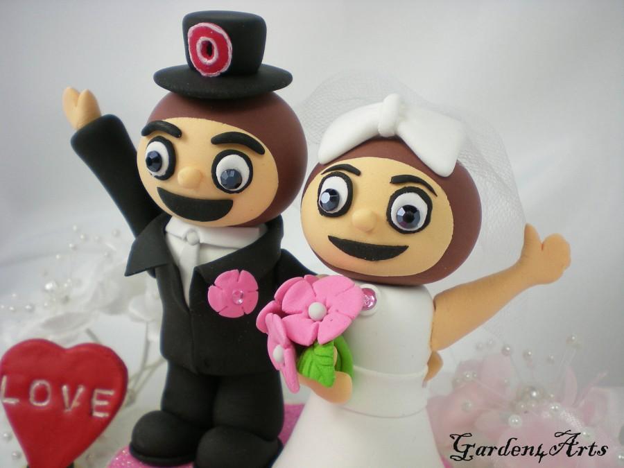 Hochzeit - Mascot Mr. & Mrs. Custom Wedding Cake Topper--Love OSU Brutus Couple with circle clear base