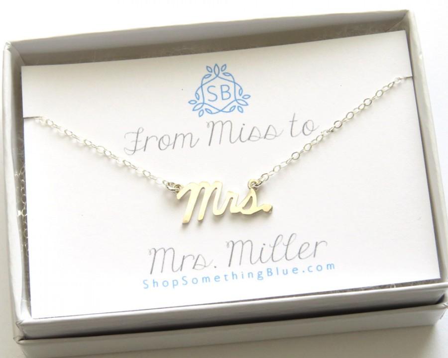 زفاف - New Bride Gift • Mrs. Script Necklace • Custom Married Name Card • Cursive Mrs Word Jewelry • Bridal Shower Gift • Honeymoon Surprise