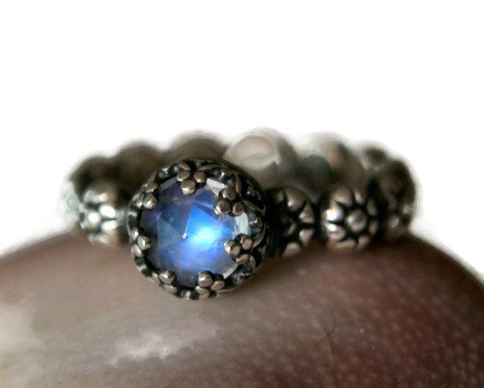 زفاف - Blue Moonstone Ring, Antiqued Sterling Silver Rainbow Moonstone Ring, June Birthstone Jewelry, Promise Ring