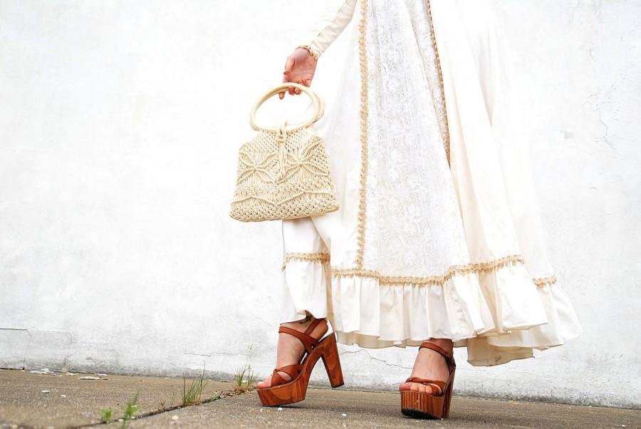 Hochzeit - Ivory white boho purse, woven macrame handbag, wedding bridal cotton rustic floral fringe 1960s