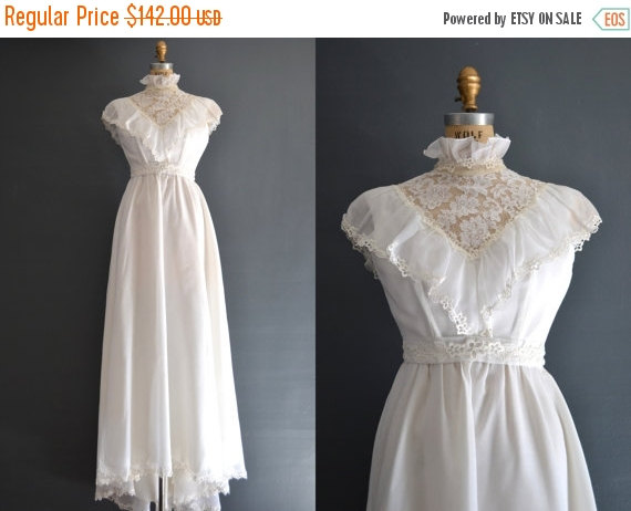 Wedding - SALE - SALE 70s wedding dress / 1970s wedding dress / Avery
