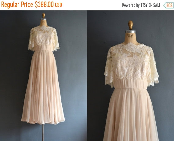 Hochzeit - SALE - Melanie / 70s wedding dress / 1970s wedding dress