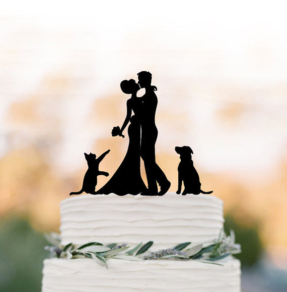 Hochzeit - Wedding Cake topper with cat. Funny Cake Topper with dog, bride and groom cake topper, unique wedding cake topper customized