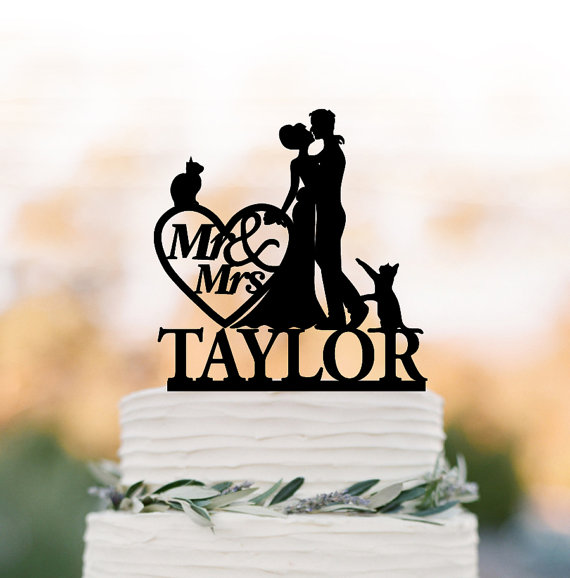 Свадьба - Personalized Wedding Cake topper with Cat, Wedding cake topper mr and mrs. Bride and groom Customized name funny cake topper