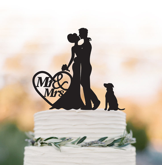 Hochzeit - Wedding Cake topper with dog, bride and groom silhouette wedding cake topper with mr and mrs in heart cake topper, cake topper figurine